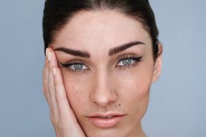 Augenbrauen wie nach dem Microblading – welcher Augenbrauenmarker ist am besten? Ranking der 3 Top-Produkte!